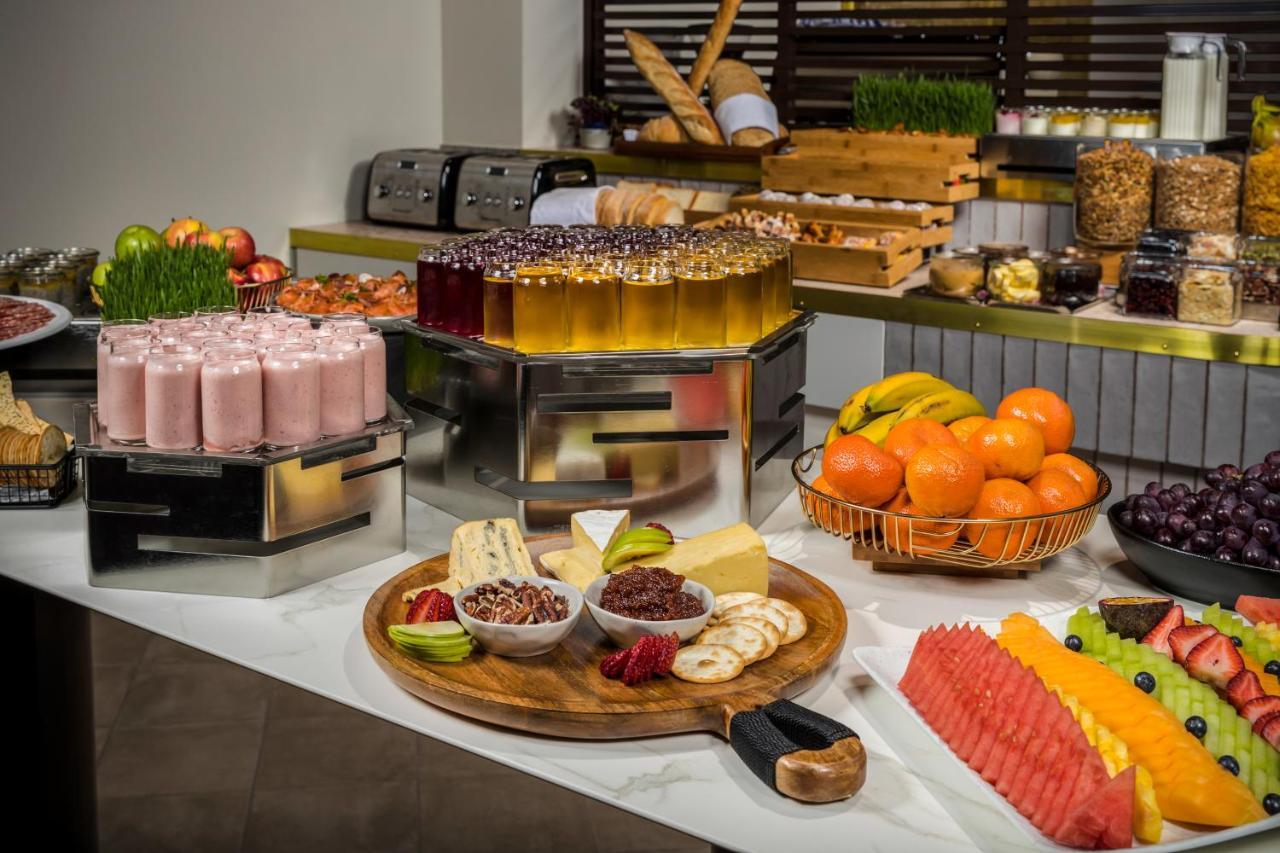 Отель Pullman Роторуа Экстерьер фото A buffet at a hotel
